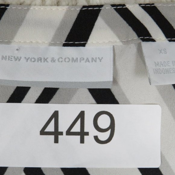 New York & Company* Women's Sleeveless Boat Neck Curved Hem Blouse Size~ XS - Picture 3 of 9